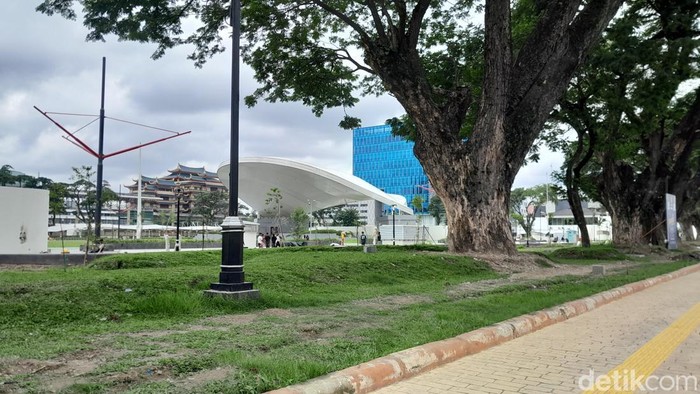 1765710365339-suasana-lapangan-merdeka-medan-pasca-revitalisasi-foto-rechtin-hani-ritongadetiksumut-1765697265181_169