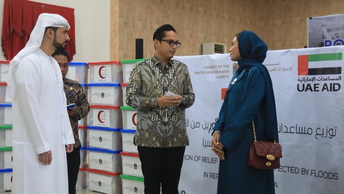 1765731957159-pemerintah-kota-medan-menerima-bantuan-berupa-30-ton-beras-dari-pemerintah-uni-emirat-arab-uea-yang-ditujukan-bagi-korban-banj-1765723066976_169