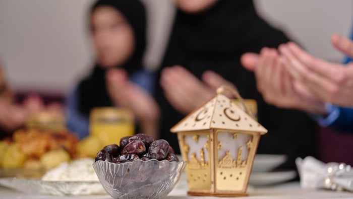 1765753496505-ilustrasi-puasa-ramadhan_169