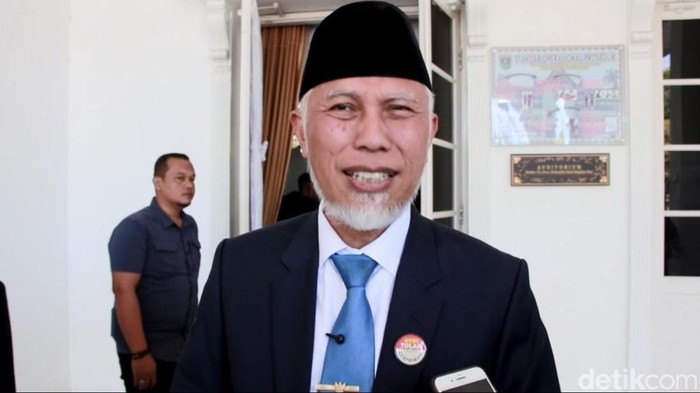 1765796762814-gubernur-sumbar-mahyeldi-foto-jeka-kampaidetiksumut-1748589475075_169
