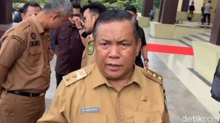 1765818406022-sf-hariyanto-saat-ditemui-di-mapolda-riau-foto-dok-raja-adil-siregar-1742199270687_169