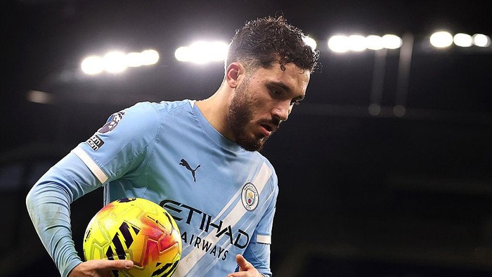 1765839890153-rayan-cherki-1765775274215_169