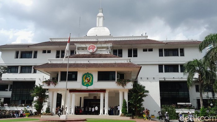 1765883159225-kantor-wali-kota-atau-balai-kota-medan_169