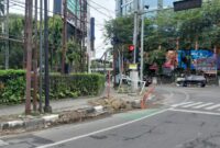 1765904770916-keterangan-foto-lubang-lubang-proyek-penanaman-kabel-di-jalan-zainul-arifin-rechtin-hani-ritongadetiksumut-1765879202616_169
