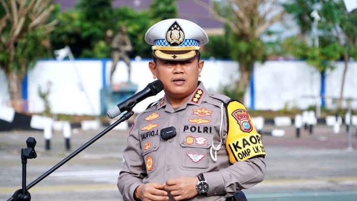 1765904772958-keterangan-foto-direktur-lalu-lintas-polda-riau-kombes-pol-taufiq-lukman-nurhidayat-dok-polda-riau-1765896497814_169