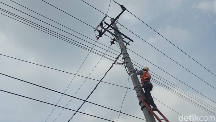 1765947998561-pemeliharaan-jaringan-listrik_169
