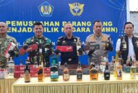 1765969558780-bea-cukai-medan-saat-memusnahkan-miras-dan-rokok-ilegal-foto-finta-rahyunidetiksumut-1765962783264_169