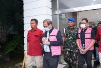 1765991168853-dua-pejabat-pt-inalum-diborgol-usai-diperiksa-di-kejati-sumut-rabu-17122025-dok-kejati-sumut-1765976643490_169