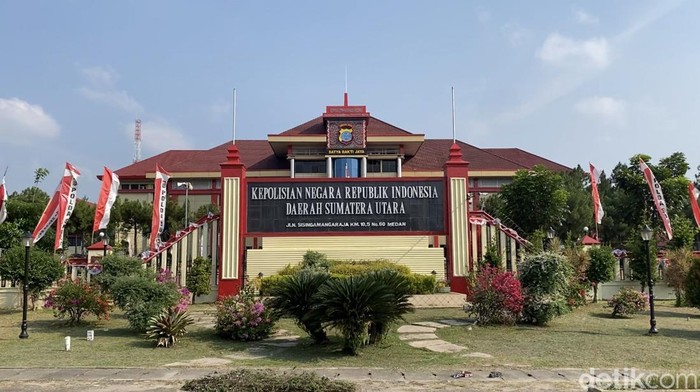 1766077593976-gedung-polda-sumut-mhd-ilham-pradiladetiksumut-1766070320350_169