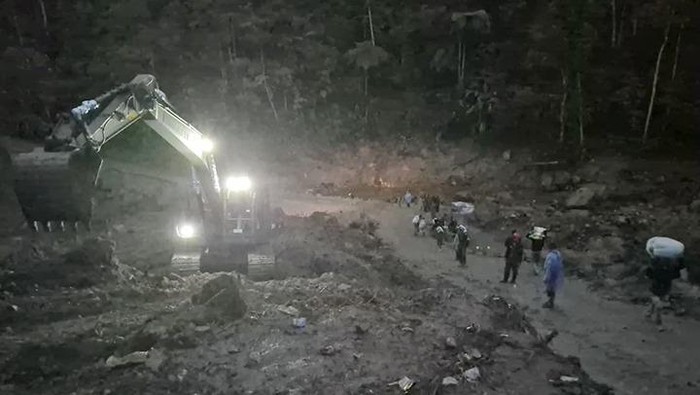 1766077600395-pembangunan-jembatan-bailey-di-jalan-kka-yang-menghubungkan-aceh-utara-dengan-bener-meriah-dok-korem-lilawangsa-1766058449252_169