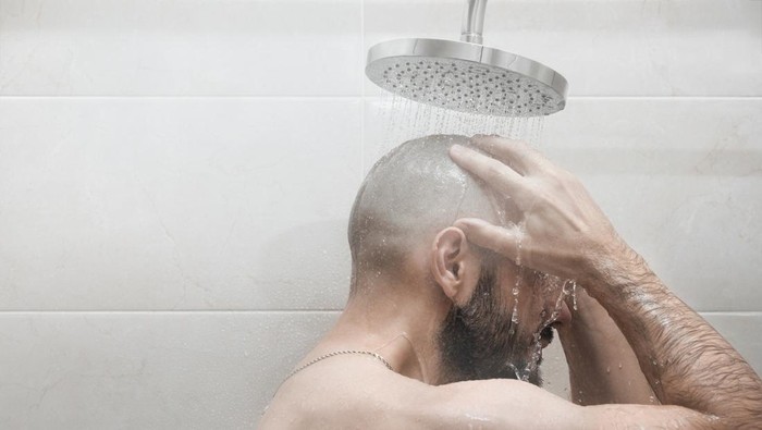 1766099095411-ilustrasi-cara-mandi-wajib-laki-laki_169