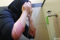 1766293574740-ilustrasi-wanita-wudhu-2_169