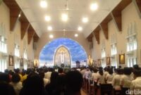 1766315158721-foto-ilustrasi-misa-natal-di-gereja-katedral-medan-juita-sinuhajidetiksumut-1766292584071_169