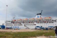 1766660770458-km-kelud-saat-bersandar-di-pelabuhan-bintang-99-batamalamudin-hamapudetiksumut-1766643480038_169