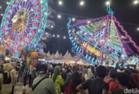 1767114358271-warga-binjai-ramaikan-pasar-malam-layla-syakiradetiksumut-1767109558106_169