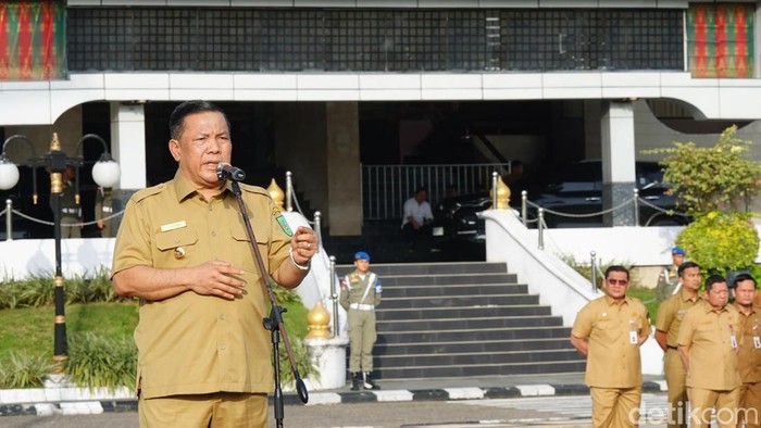 1767611231327-plt-gubernur-riau-sf-hariyanto-foto-raja-adil-siregar-1767600674692_169