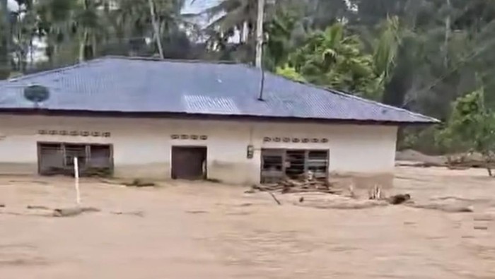 1767675994844-kondisi-banjir-di-tapteng-dok-warga-1767363482807_169