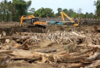 1767827128270-pascabanjir-bandang-aceh-aliran-sungai-dibersihkan-dari-kayu-gelondongan-1767152335185_169