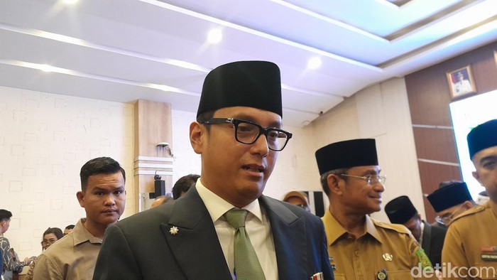 1767848799319-wali-kota-medan-rico-waas-rechtin-hani-ritongadetiksumut-1767844929023_169