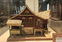1767848817014-miniatur-rumah-adat-melayu-di-museum-sumatera-utara-siti-asyarohdetikcom-1767808557031_169
