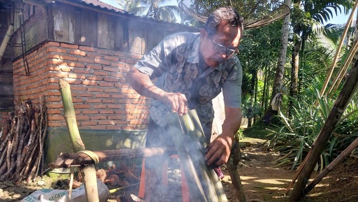 1767935197140-membuat-lemang_169