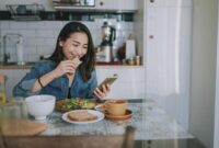 1767935200422-ilustrasi-wanita-makan-1757076626290_169