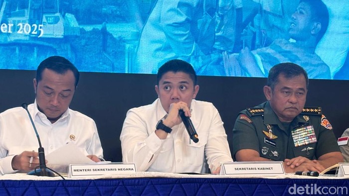 1767956802627-seskab-teddy-indra-wijaya-1766993985542_169