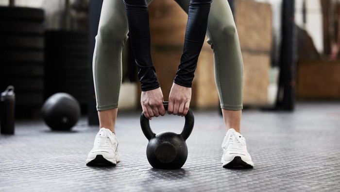 1768021572783-ilustrasi-olahraga-dengan-kettlebell-1765341965520_169
