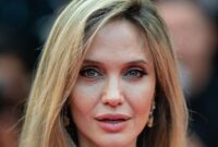 1768043147985-angelina-jolie-di-cannes-film-festival-2025-1747544617580_169