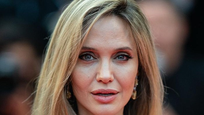 1768043147985-angelina-jolie-di-cannes-film-festival-2025-1747544617580_169