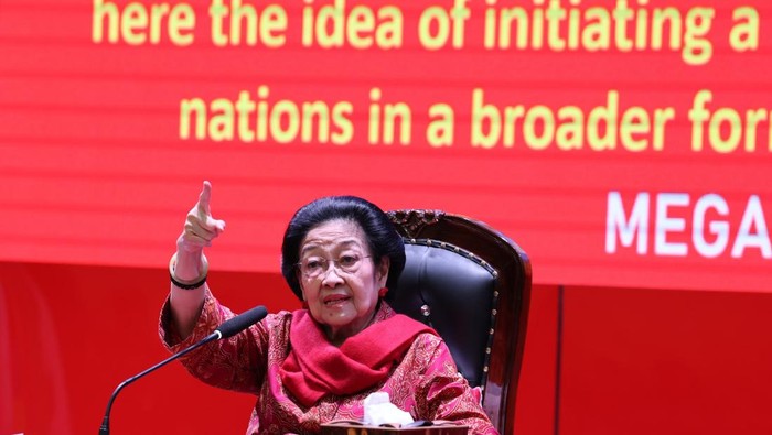 1768064767502-megawati-soekarnoputri-di-peringatan-ke-70-tahun-konferensi-asia-afrika-di-perpustakaan-bung-karno-blitar-jawa-timur-sabtu-311-1761994399479_169