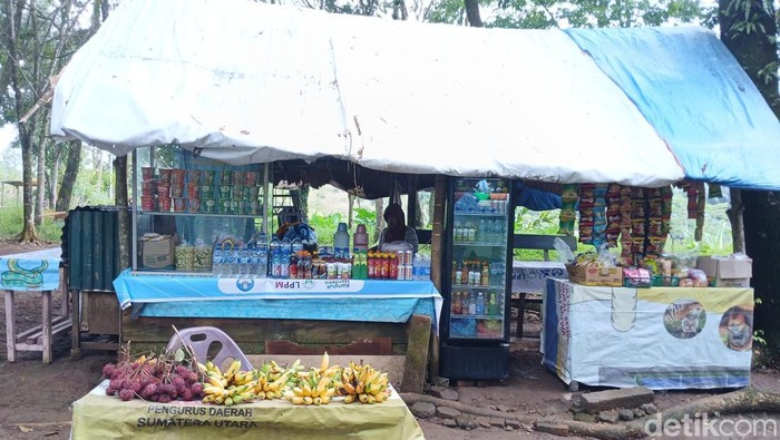 1768064768967-salah-satu-warung-di-medan-zoo-tampak-sepi-pada-sabtu-1012026-juita-sinuhajidetiksumut-1768053396905_169