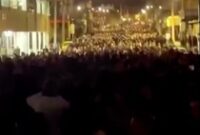 1768172693354-lautan-manusia-penuhi-jalanan-abdanan-iran-1767820730859_43