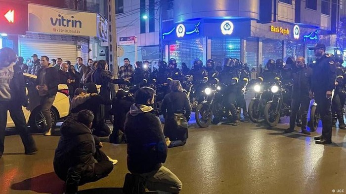 1768194396698-korban-protes-bertambah-iran-berikrar-perangi-perusuh-1767694249663_169