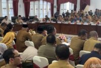 1768323975155-suasana-rakor-percepatan-rehab-rekon-pasca-bencana-di-sumbar-jeka-kampaidetiksumut-1768305732606_169