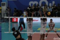 1768496774899-tim-voli-putra-medan-falcons-tirta-bhagasasi-saat-berhadapan-dengan-jakarta-garuda-jaya-di-gor-voli-sumut-sport-center-deli-se-1768482534436_169