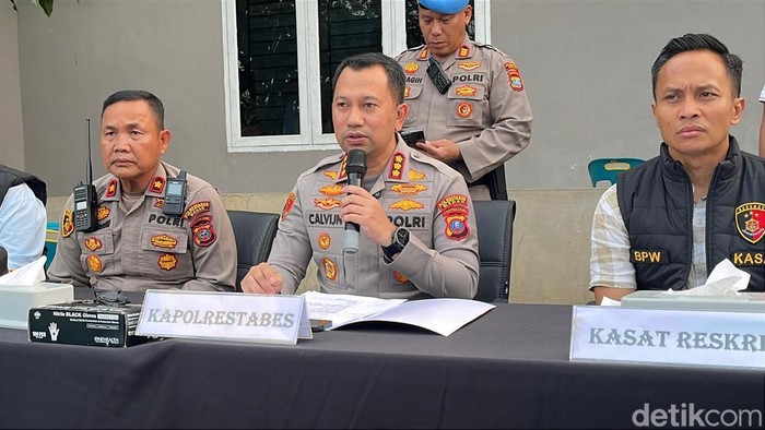 1768496780292-kapolrestabes-medan-kombes-jean-calvijn-simanjuntak-saat-konferensi-pers-kasus-perdagangan-bayi-finta-rahyunidetiksumut-1768481443955_169