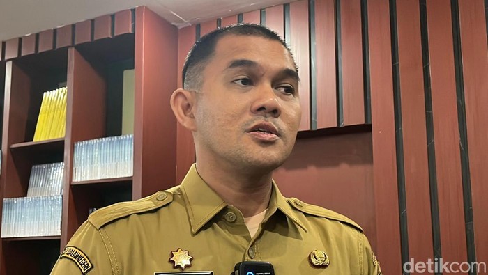 1769015213933-kadis-pendidikan-sumut-alexander-sinulingga-saat-diwawancarai-finta-rahyunidetiksumut-1751989633178_169