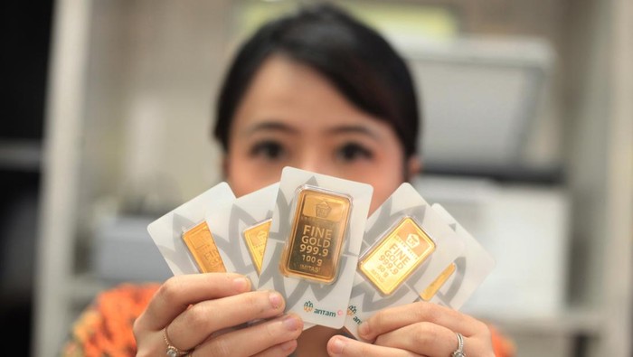 1769058396439-harga-emas-antam-tembus-rekor-tertinggi-sentuh-rp238-juta-per-gram-1760532607126_169