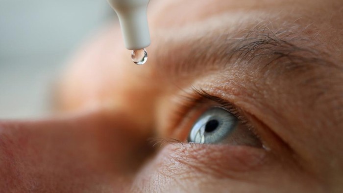 1769295915662-ilustrasi-obat-tetes-mata_169