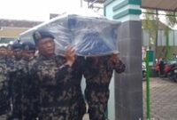 1769382376019-jenazah-korban-jatuhnya-pesawat-atr-42-500-di-pangkep-sulawesi-selatan-asal-klaten-restu-adi-pribadi-39-tiba-di-rumah-duka-dus-1769328118315_43