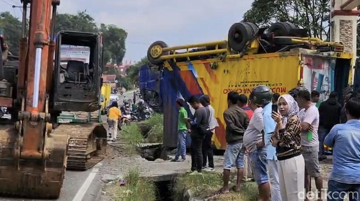 1769425583925-laka-berunun-di-padang-panjang-jeka-kampaidetiksumut-1769412828515_169