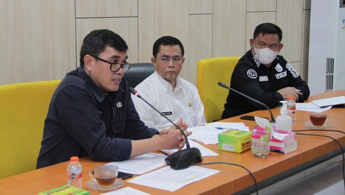 1769490398248-kepala-biro-prekonomian-setdaprov-sumut-naslindo-sirait_169