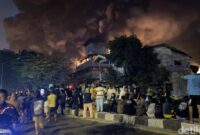 1769555124656-kondisi-di-lokasi-kebakaran-pabrik-di-medan-deli-kota-medan-foto-mhd-ilham-pradilladetiksumut-1769537964821_169